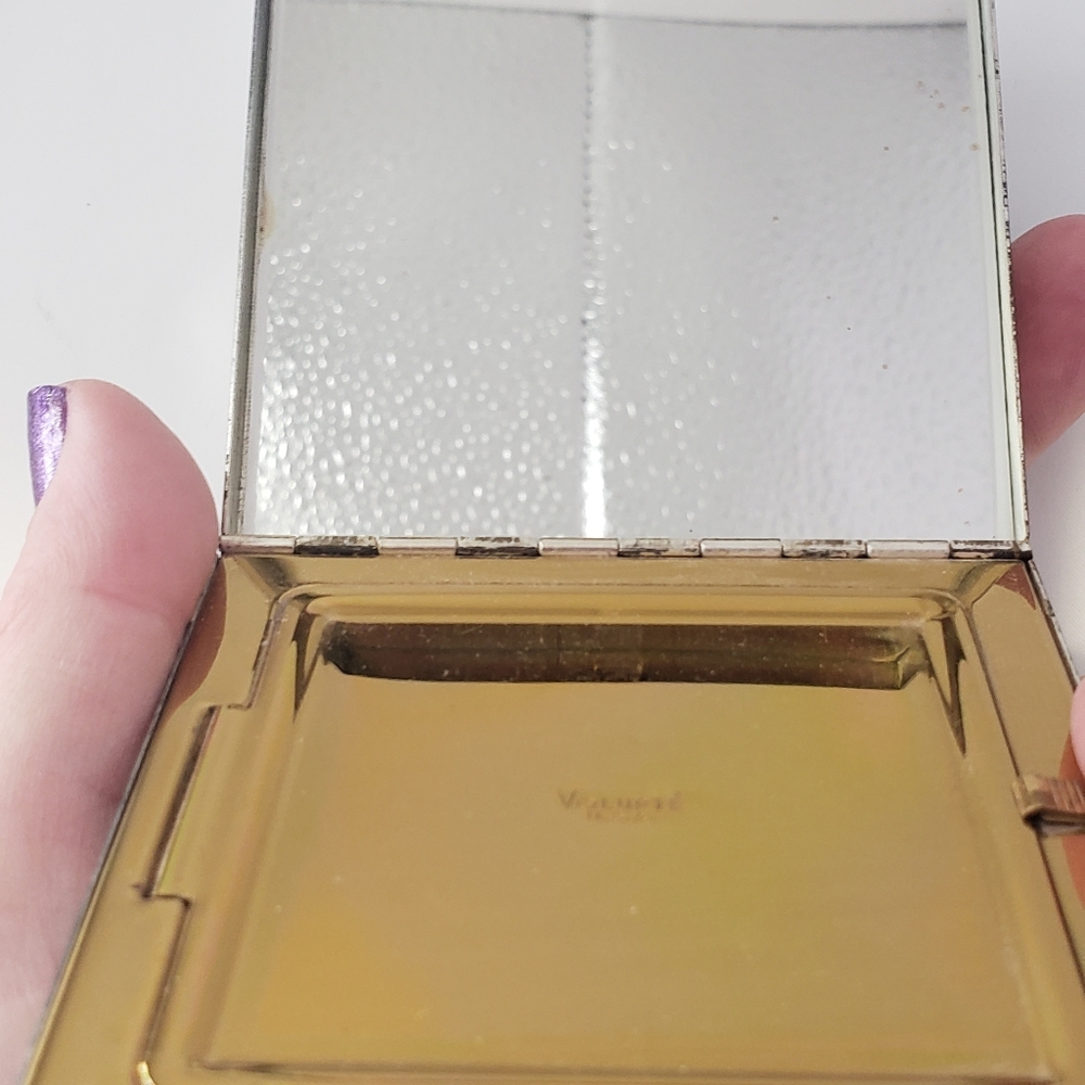 Volupte Makeup Compact - Picture 11 of 13